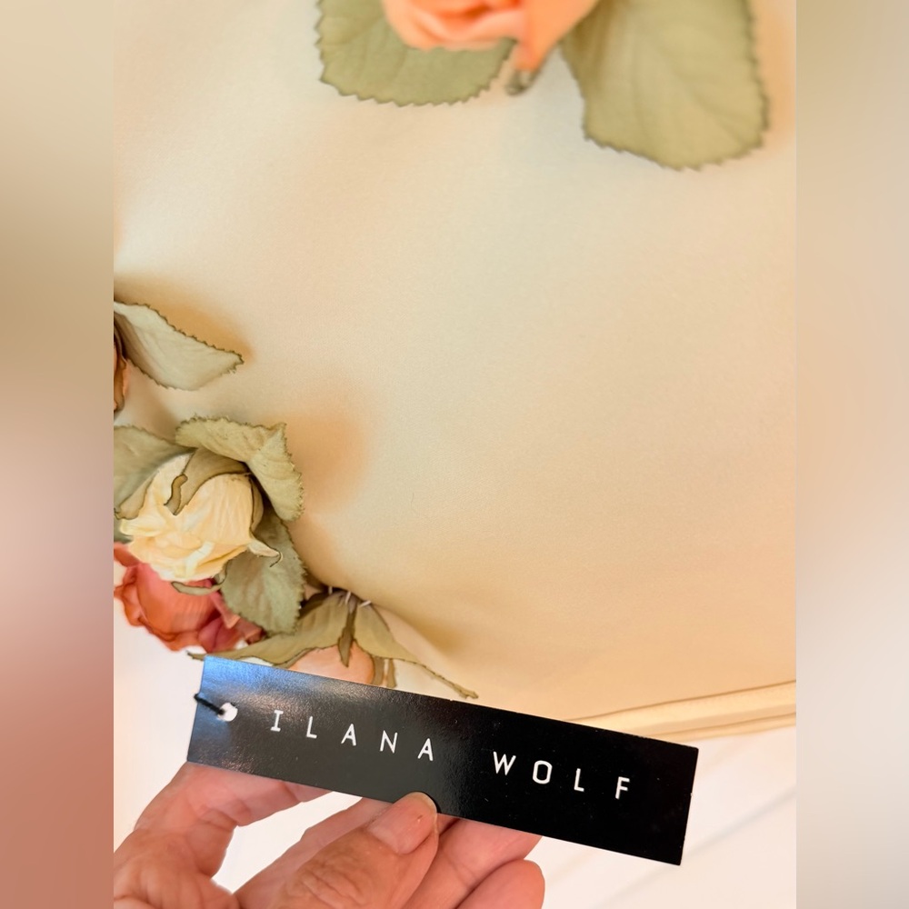 Ilana Wolf NWT Cream Satin Evening Wrap w/ Silk Flower Embellishment. Gorgeous! - Picture 8 of 16